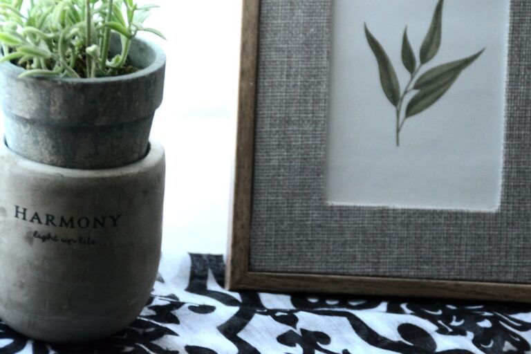 Creating a Cozy Atmosphere with Textiles and Accessories